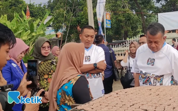 Thumbnail Berita - Wamen UMKM RI Sebut Rengginang Situbondo Berpotensi Go Internasional