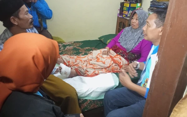 Pedagang Pisang Korban Tembok Pasar Besar Malang Roboh Dapat Bantuan Pengobatan