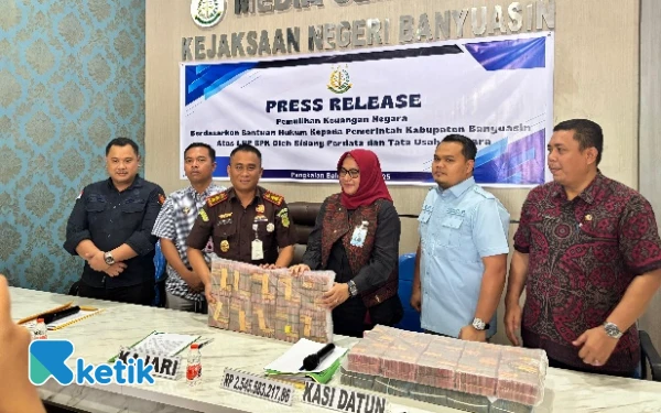 Thumbnail Berita - Kejari Banyuasin Pulihkan Uang Negara Rp2,5 Miliar dalam Tiga Bulan, Sasar Temuan LHP BPK