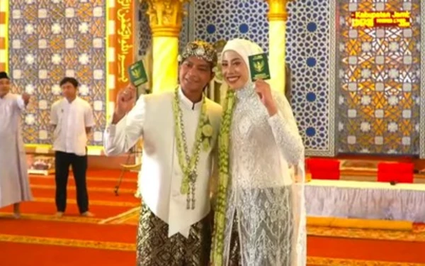 Thumbnail Berita - ‎Sosok Dio Novandra Wibawa, Suami Sang Megatron