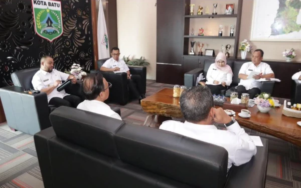 Thumbnail Berita - Perkuat Iklim Investasi, Wali Kota Batu Permudah Perizinan Berusaha  ‎