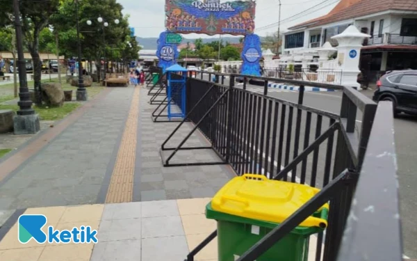 Tertangkap Buang Sampah di Festival Ronthek Pacitan? Siap-siap Viral di Medsos