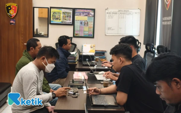 Thumbnail Berita - Tiga Warga Pujon Malang Beraksi Bak Polisi, Korban Diborgol dan Dimintai Tebusan Rp25 Juta