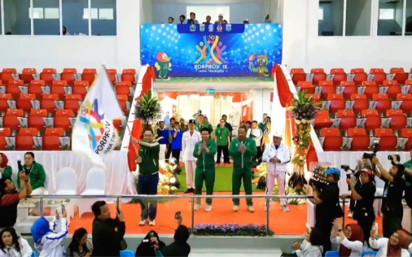 Kota Surabaya Resmi Terima Bendera Pataka Tuan Rumah Porprov X Jatim 2027