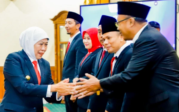 Lantik Anggota KPID Jatim, Gubernur Khofifah Ajak Wujudkan Ruang Digital Sehat
