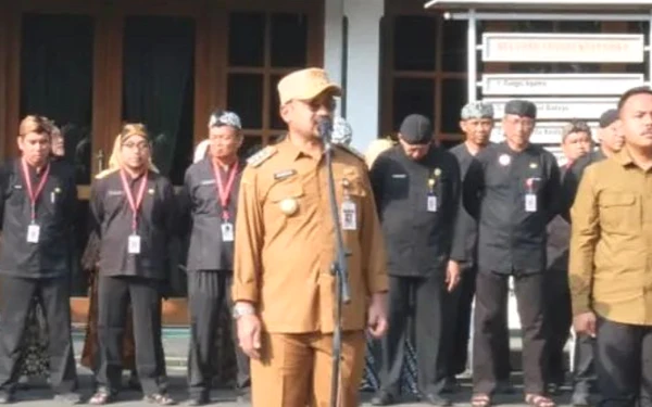 Thumbnail Berita - Bupati Pemalang Ancam Tindak Tegas ASN Terlibat LGBT: Berhentikan Tidak Hormat