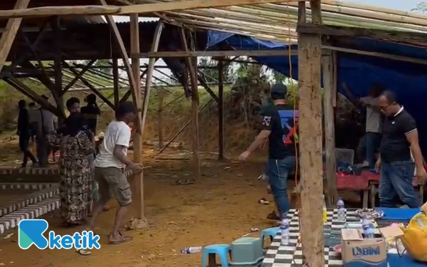 Thumbnail Berita - Kapolsek Jarang Ngantor, Sabung Ayam Dadakan Marak di Sokobanah Kabupaten Sampang