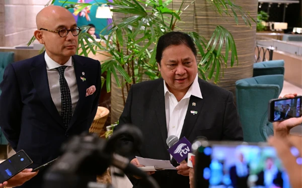 Tanggapi Surat Trump Tentang Kebijakan Tarif, Menko Perekonomian Airlangga Terbang ke AS