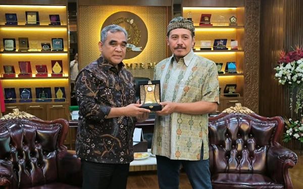 Thumbnail Dekan Fisip UB Kunjungi Ketua MPR RI, Dukung Studi Lanjut Pascasarjana hingga Magister