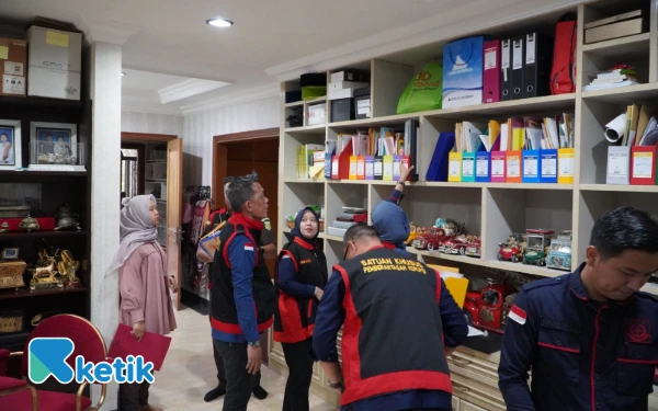 Thumbnail Berita - Kejati Sumsel Sita Dokumen dari Rumah Tersangka Alex Noerdin dalam Kasus Korupsi Pasar Cinde