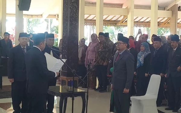 Dr Fathur Rozi Dilantik Jadi Sekda Bondowoso, Bupati Serukan Pembaruan Birokrasi yang Adaptif dan Melayani