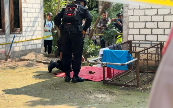 Geger Temuan Granat Nanas di Kawasan Wisata Pelang Merakurak Tuban, Jibom Satbrimob Polda Jatim Lakukan Evakuasi