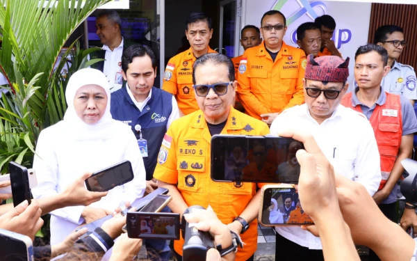 Thumbnail Berita - Gubernur Khofifah Serahkan Santunan kepada Ahli Waris Korban Tragedi KMP Tunu Pratama Jaya