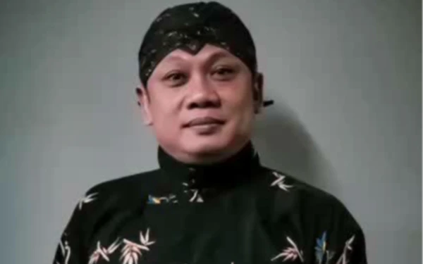 Thumbnail Berita - Seniman Kebanggaan Ngawi yang Padukan Lawak dan Dakwah! Siapa Cak Yudho Bakiak?