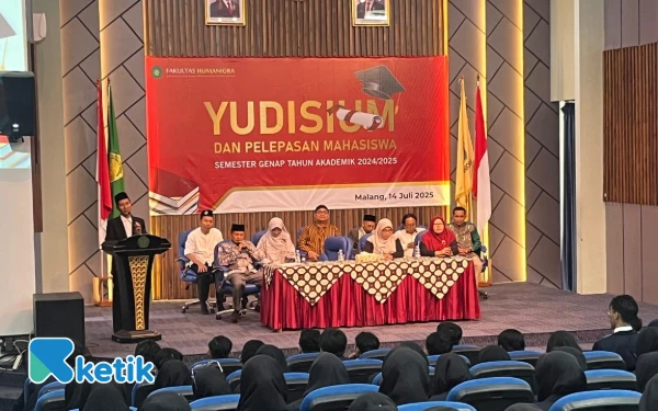 Thumbnail Berita - UIN Malang Lepas 231 Lulusan Fakultas Humaniora, Dekan Dr Faisol Ungkap Resep Bahagia ala Imam Ghazali