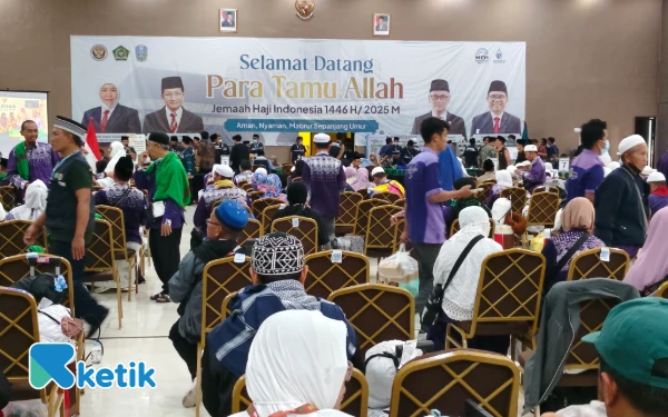 Thumbnail 5 Jemaah Haji Debarkasi Surabaya Masih di Tanah Suci, KUH Beri Nomer Penting