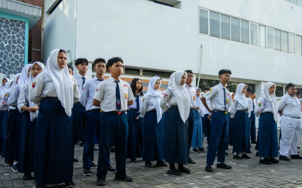 Thumbnail Berita - Unesa Luncurkan Sekolah Rakyat, Rektor Siapkan Beasiswa Kuliah