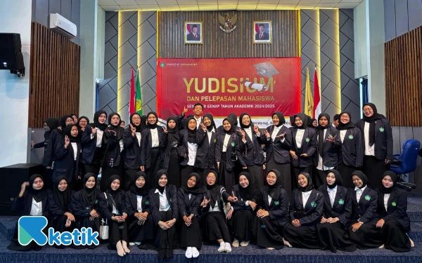 Suara Emas Andini Ferdiana Bikin Peserta Yudisium Fakultas Humaniora UIN Maliki Malang Terpukau