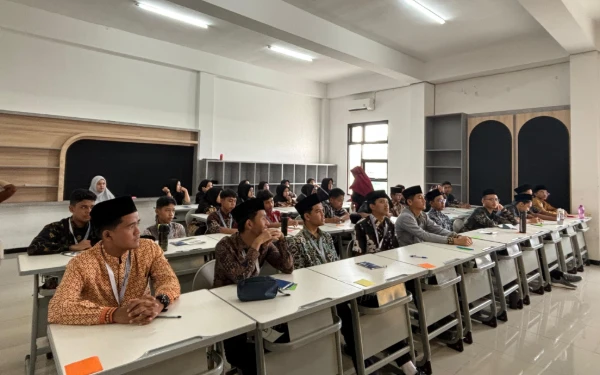 Bentuk Karakter Disiplin, Santri Baru PPI Abdul Malik Fadjar Dapat Edukasi Mental hingga Literasi