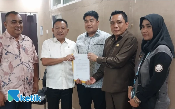 Thumbnail Berita - Dewan Respons Kejanggalan Seleksi Paskibraka, Orang Tua Peserta Datangi DPRD Palembang