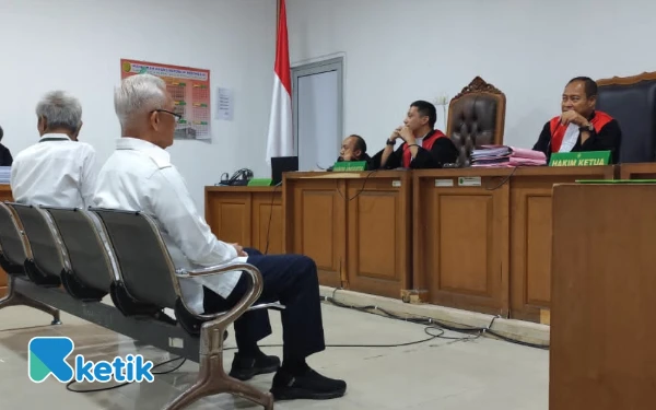 Thumbnail Berita - 3 Terdakwa Kasus Korupsi Penjualan Aset Yayasan Batang Hari Sembilan Dituntut 3 hingga 4 Tahun Penjara