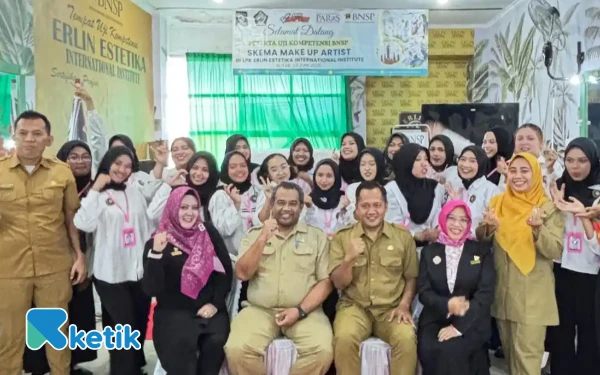 Lewat DBHCHT, Disnaker Kabupaten Blitar Cetak Tenaga Kerja Profesional Lewat Pelatihan MUA Bersertifikat