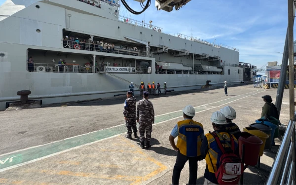 Thumbnail Berita - Pelindo dan TNI AL Gelar Simulasi Penanganan Bencana Maritim di Surabaya