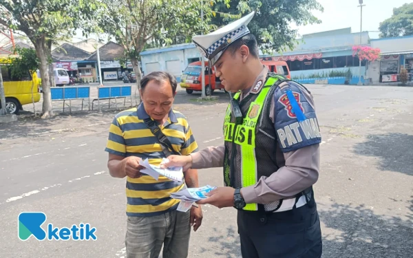 Thumbnail Berita - Operasi Patuh Semeru, Sopir Angkot di Kota Batu Diimbau Tertib Berlalulintas  ‎