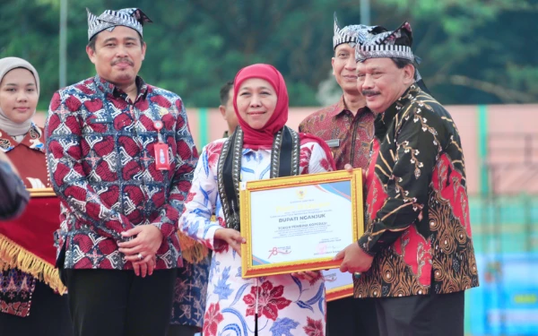 Thumbnail Berita - KMP di Jatim Terbentuk Kilat, Khofifah Ingatkan "Sat Set Wat Wet"  Laksanakan Mandat Prabowo