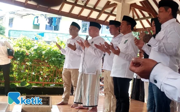 Thumbnail Berita - Jelang Harlah ke-27, PKB Kabupaten Bandung Ziarah ke Makam Para Tokoh NU dan Deklarator Partai