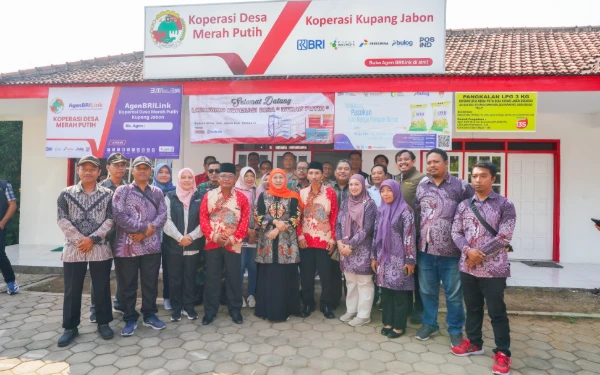 Thumbnail Berita - Jelang Peresmian Presiden, Khofifah Pastikan KDMP Kupang Jabon Sidoarjo Siap Beroperasi