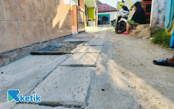 Thumbnail Berita - Proyek Saluran U-Ditch di Dalpenang Sampang Disorot Warga, Lurah Akui Gunakan Dana Kelurahan 2025