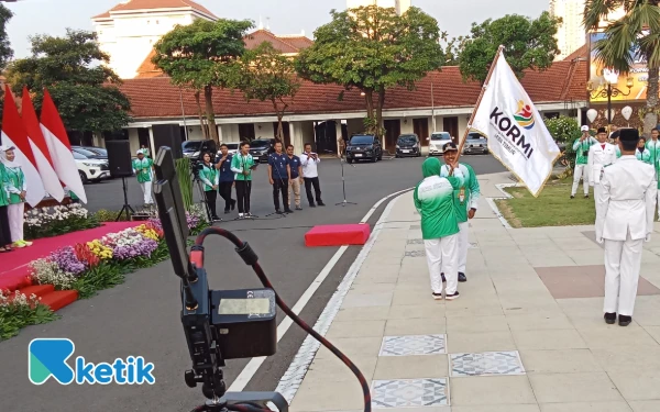 Thumbnail Gubernur Khofifah Lepas Tim KORMI Jatim Berlaga di FORNAS VIII NTB, Pesan Rebut Medali Maksimal