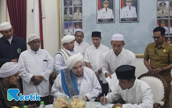Thumbnail Berita - Surat Edaran Bupati Penerapan Perda Dzikir dan Sholawat di Lingkup Pemkab Bangkalan Disambut Hangat Para Kiai