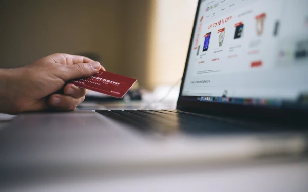 Thumbnail Berita - Pemerintah Resmi Berlakukan PPh 22 Bagi E-Commerce, Begini Tanggapan Dosen Ekonomi Unair