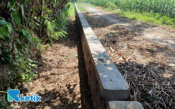 Thumbnail Berita - TPK Tanjunggunung Jombang Pastikan Proyek TPT Sesuai Spesifikasi dan Libatkan Warga