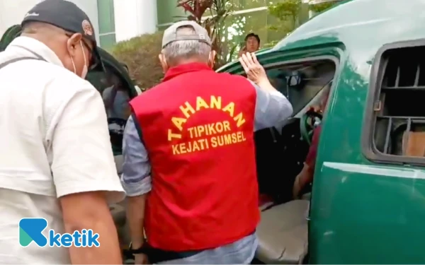 Thumbnail Berita - Kejati Sumsel Usut Tuntas Dugaan  Korupsi Pasar Cinde! Alex Noerdin-Harnojoyo Kembali Diperiksa