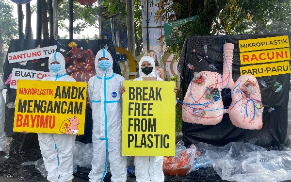 Bahaya Mikroplastik Pada Tubuh, Yayasan Ecoton Kampanye Plastic Free July di Kota Malang