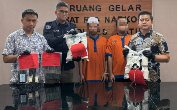 Thumbnail Berita - Dua Warga Giripurno Pengedar Pil Doble L Diringkus Satresnarkoba Polres Batu