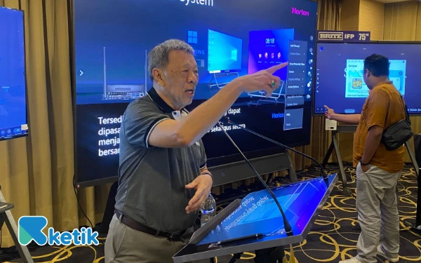 Perusahaan Teknologi Asal Yogya Kenalkan Smart Podium Canggih, Bikin Pembicara di Panggung Makin Interaktif!