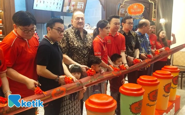 Pecinta Thai Tea Wajib Coba! Brand Teh Legendaris Thailand Resmi Hadir di Surabaya