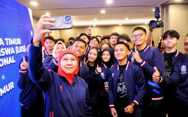 Gubernur Khofifah Lepas Kontingen SMK Jatim ke LKS Dikmen Nasional 2025, Semangati Raih Juara