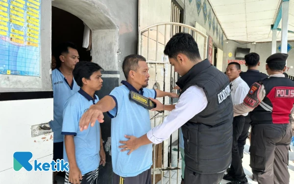Thumbnail Berita - Berantas Narkoba, Rutan Situbondo Gelar Razia Gabungan dan Tes Urine Mendadak