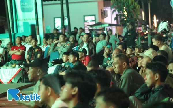 [Foto] Nobar Timnas Indonesia di Taman Informasi Jombang