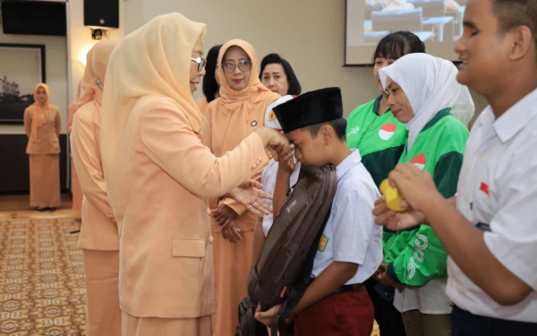 Program GPP DWP Bapenda Jatim, Salurkan Bantuan Pendidikan bagi Anak Pengemudi Ojol
