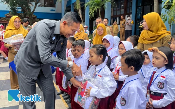 Thumbnail Berita - Pembagian Seragam Gratis Sekolah Negeri di Kota Malang Baru Tercapai 10 Persen