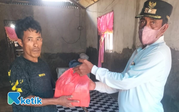 Thumbnail Berita - Pemdes Sambiki Halmahera Selatan Salurkan Santunan Duka