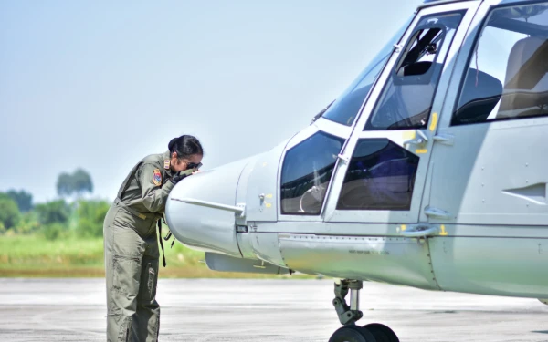Sejarah! Lettu Michelle, Wanita Pertama Jabat Captain Pilot Helikopter Panther TNI AL
