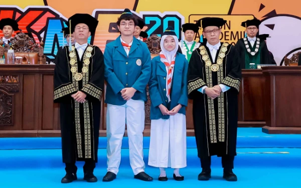 Thumbnail Berita - Unair Kukuhkan 9.437 Mahasiswa Baru, Rektor Tekankan Prinsip Excellence with Morality