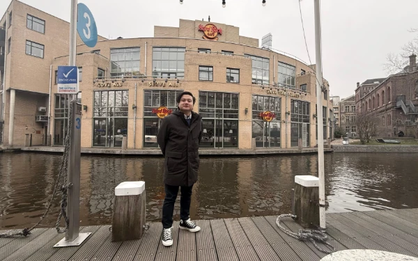 Thumbnail Berita - Musisi Indie Angger Bayu Aji Luncurkan ‘Jangan Buat Kesal’: Single Terbaru dengan Konsep Synth-Pop Retro